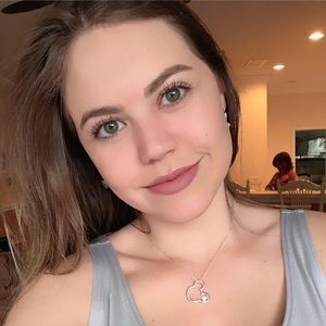 Meet your Posher, Leticia